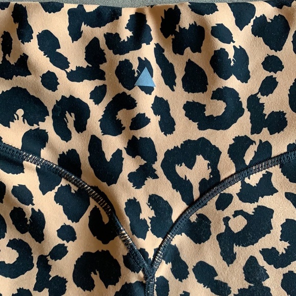 Balance Athletica Kingdom collection biker shorts - Picture 3 of 4